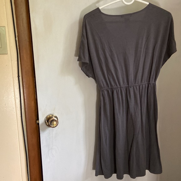 Mix & Co NWOT  sz M grey V-neck either mini dress or top for leggings - Picture 2 of 6